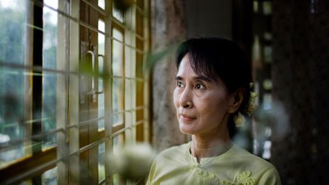 Мьянмада 20 йилга қамалган собиқ етакчига амнистия эълон қилинди