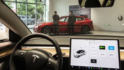 Tesla дастурий таъминотдаги муаммо туфайли Хитойдан 80 мингта электромобилини қайтариб олади