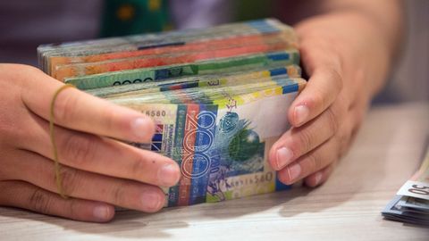 Qozog&lsquo;iston tengesi yetakchi valyutalarni Rossiya birjasidan siqib chiqarmoqda