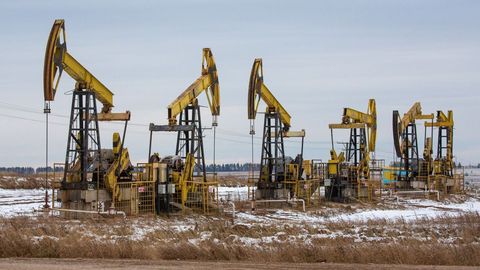 Yevropa Ittifoqi Rossiya neftiga narx chegarasini joriy qilishni kechiktirmoqchi