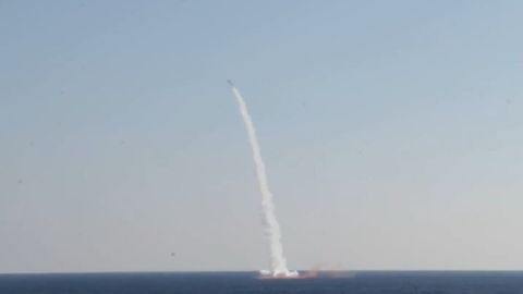 Rossiya suvosti kemasi Yapon dengizida “Kalibr” raketalarini uchirdi (video)