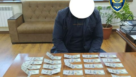 Фарғонада 3 минг долларни сўмга айирбошлаётган ноқонуний валютафуруш қўлга олинди