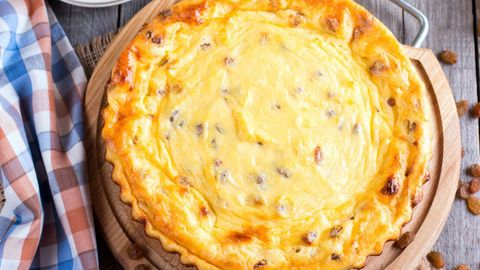 Qattiq-qat xamirdan xushta’m tvorogli pirog tayyorlaymiz