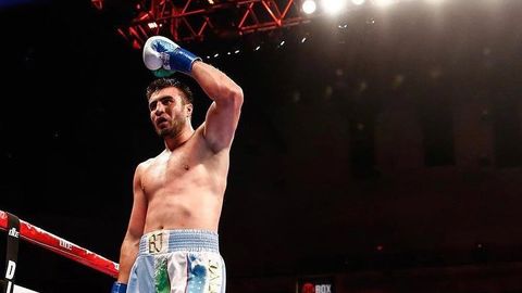 Баҳодир Жалолов америкалик боксчини 4-раундда нокаутга учратиб, проф боксдаги 12-ғалабасини қўлга киритди