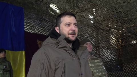 Zelenskiy Donbassga tashrif buyurib, harbiylar bilan uchrashdi (video)