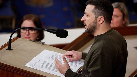 Зеленский Байденни Украина ғалаба қозонишига ишонтирган, АҚШдагилар эса буни даргумон деб ҳисобламоқда