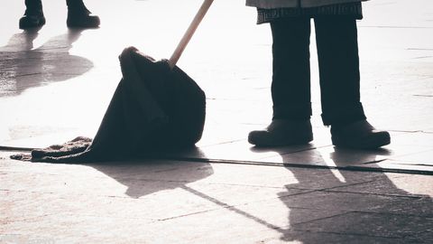 Surxondaryoda obodonlashtirish xodimlari bayram kunida ishlatildi (video)