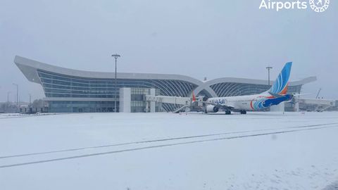Heavy snowfall limits work at Samarkand airport