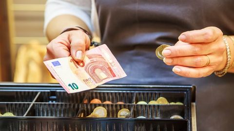 Cash payments down sharply in Eurozone