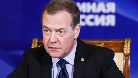 Медведев «сотқинлар»ни Россияга киритмасликни ва уларни даромаддан маҳрум қилишни таклиф этди