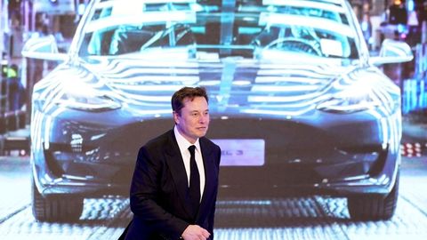Маск икки йил давомида Tesla акцияларини сотмаслигини айтди