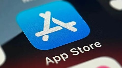 Apple o‘z qurilmalariga boshqa do‘konlardan ilovalarni o‘rnatishga ruxsat bermoqchi — Bloomberg