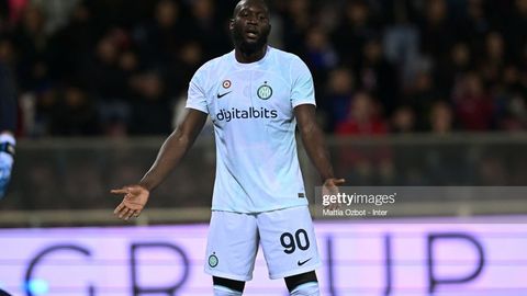 Romelu Lukaku, Markus Reshford va Memfis Depay. 2022-yil transfer qiymatida pasayish kuzatilgan futbolchilar