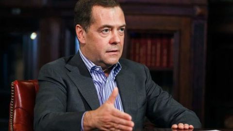 Medvedev Britaniya siyosatchilarini ikkiyuzlamachilikda aybladi