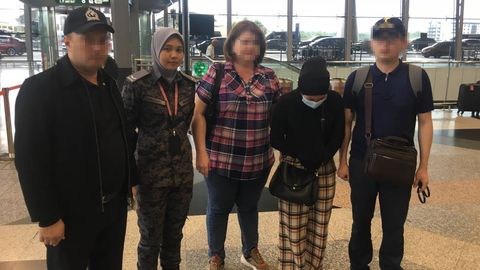 Одам савдоси жинояти бўйича халқаро қидирувда бўлган аёл Куала-Лумпурдан Тошкентга экстрадиция қилинди