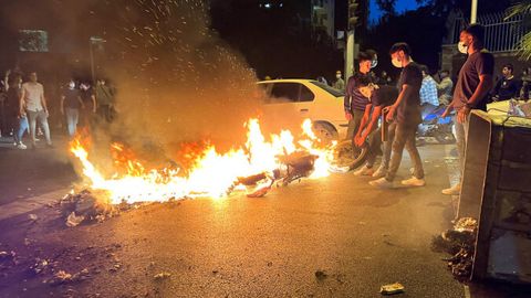 Eronda kamida 100 namoyishchi o‘limga hukm qilingan — IHR