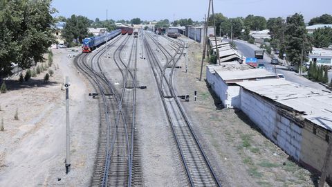 Angrenda poyezdlarni elektr energiya bilan ta’minlovchi simlarning 140 metrini kesib, o‘g‘irlaganlar qamaldi