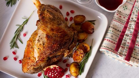 Qo‘y go‘shtini kartoshka bilan pechda pishiramiz