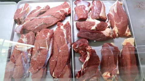 Гўшт, сабзи нархлари тушган, пиёз ошган: Ўзбекистон бозорларида озиқ-овқат нархлари эълон қилинди