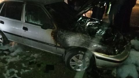 Toshkentda beton to‘siqqa borib urilgan Nexia’da yong‘in kelib chiqdi