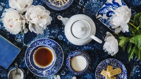 Қайчини ўткирлаш, иссиқ чойни тез совитиш ва рўзғор учун фойдали оддий лайфхаклар