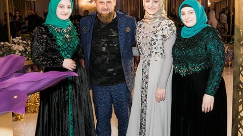 Ramzan Qodirovning qizlari Yevropa Ittifoqi sanksiyalari ro‘yxatiga kiritiladi