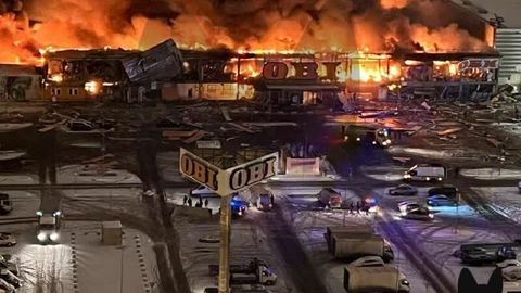 Moskva viloyatidagi “Mega Ximki” savdo markazi yonib ketdi. Binoga atay o‘t qo‘yilgani taxmin qilinmoqda (video)