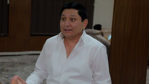 Аваз Охун ўзбек қизиқчилари орасида илк маротаба Германияда концерт бергани ва Эйфелни «тишлатган» африкалик ҳақида (видео)