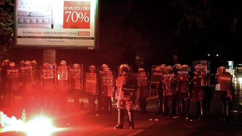 Chernogoriyada prezident tarafdorlari o‘tkazgan miting politsiya bilan to‘qnashuvlarga aylanib ketdi (video)