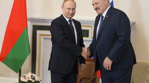 “Besh kun o‘tib”: Lukashenko Putin bilan uchrashish uchun Moskvaga boradi. Prezidentlar 19-dekabrda uchrashgandi