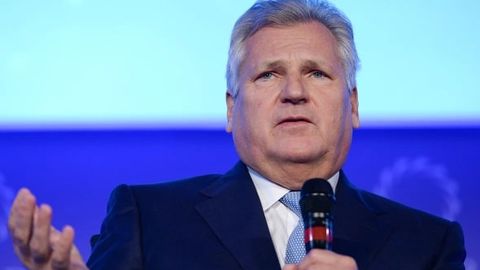 Польша собиқ президенти дунё учинчи жаҳон урушига яқинлашаётганини айтди