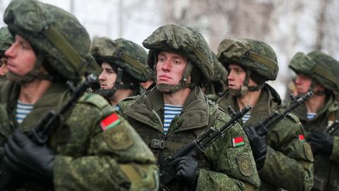 Belarus armiyaning jangovar tayyorgarligini tekshirmoqda