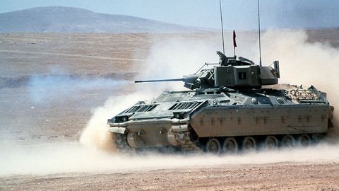 АҚШ келаси ҳафта украиналик ҳарбийларни Bradley жанговар машиналари билан ишлашга ўргатишни бошлайди