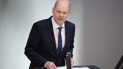 Украина учун Leopard танклари: Шольц ўз шартини айтди