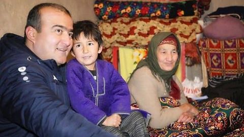 G&lsquo;uzor tumani hokimi Turkmaniston bilan chegaradosh qishloqda bo&lsquo;lib, bir kecha tunab qoldi