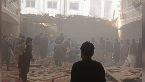 Pokistondagi masjidda xudkush terrorchi o&lsquo;zini portlatib yubordi, 25 kishi halok bo&lsquo;ldi (video)