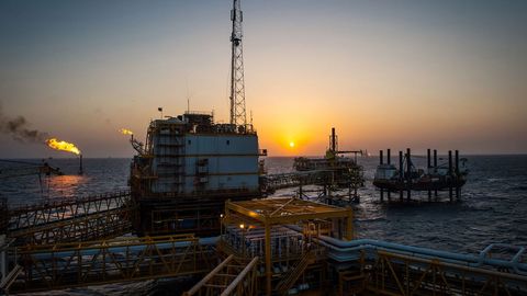 Xalqaro energiya agentligining hisobotidan keyin dunyoda neft narxi o&lsquo;sa boshladi