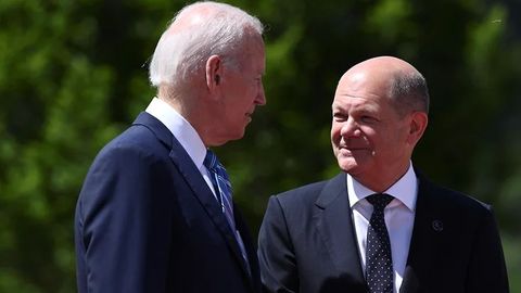 Sholsning Ukrainaga tanklar yuborish bo‘yicha pozitsiyasi Baydenning xatti-harakatlariga bog‘liq — Politico