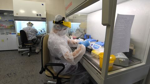 Россияда омикроннинг юқумлироқ варианти «кракен» билан илк касалланиш ҳолати аниқланди