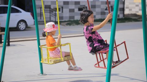 Ўзбекистонда энди ота-онаси хорижга кетган болаларга васий ёки ҳомий тайинланади