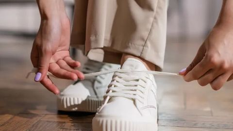 Қадоқларсиз ҳаракатланинг: Пойабзал оёқларга зарар бермаслиги учун нима қилиш керак?