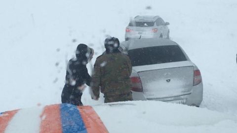 Қозоғистонда кучли қор бўрони туфайли 130 га яқин автомобиль йўли ёпилди (видео)
