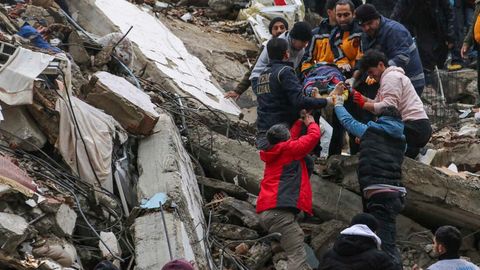 Earthquake death toll in T&uuml;rkiye and Syria climbs past 4,400