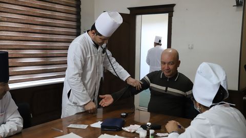 Қашқадарёдаги мавжуд туман ва шаҳар ҳокимликларида ҳокимият ходимлари учун бепул тиббий кўриклар бошланди (фото)
