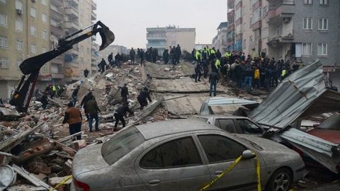 Rescuers dig through rubble as Turkey-Syria quake death toll passes 7,800