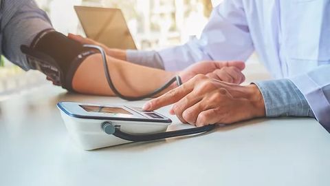 Suvsizlanish, osteoxondroz: yuqori qon bosimiga nimalar sabab boʻladi?
