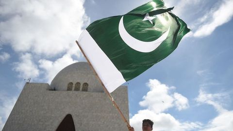 Pakistan stops paying ministers despite aid from Uzbekistan, Iran and India amid economic crisis&nbsp;
