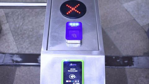 В метро Ташкента появились валидаторы для оплаты проезда с iPhone