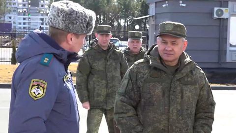 Россия мудофаа вазири Шойгу оккупация қилинган Мариуполга боргани хабар қилинди (видео)