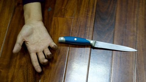 В Андижане мужчина совершил самоубийство ударив себя ножом в живот